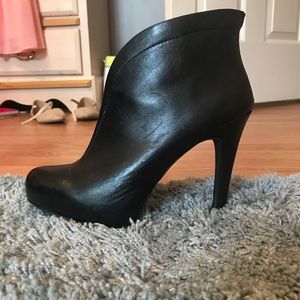 Jessica Simpson black heel booties