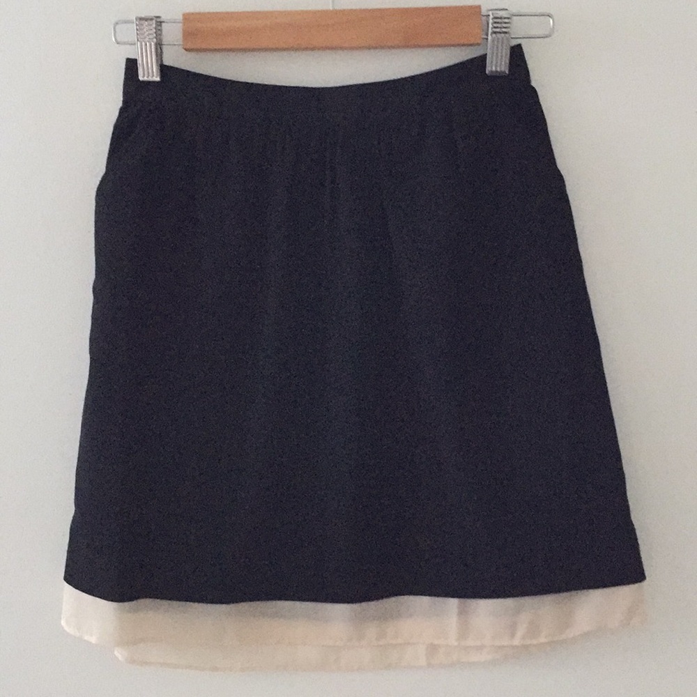 Breezy skirt with ivory underlayer