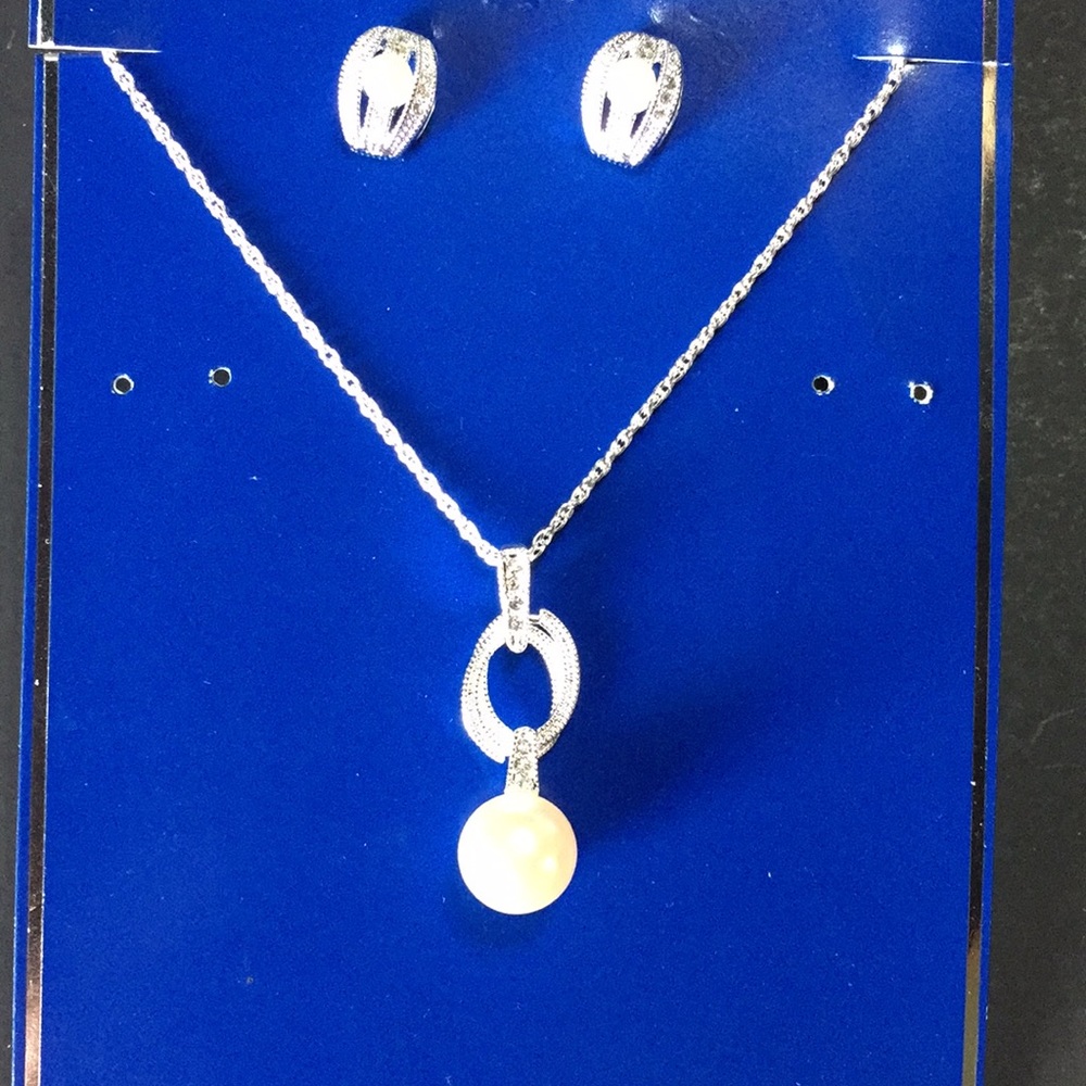 REDUCED!!  Faux Pearl Set