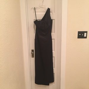 Jessica Simpson black one-shoulder gown size 6