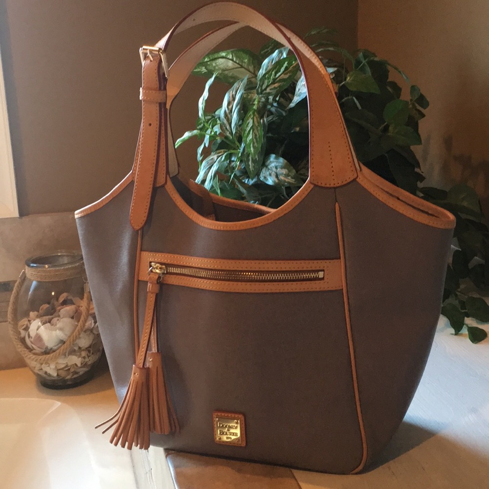 Dooney & Bourke Purse - Picture 1 of 2