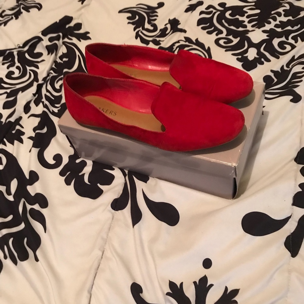 Red flats - Picture 2 of 3
