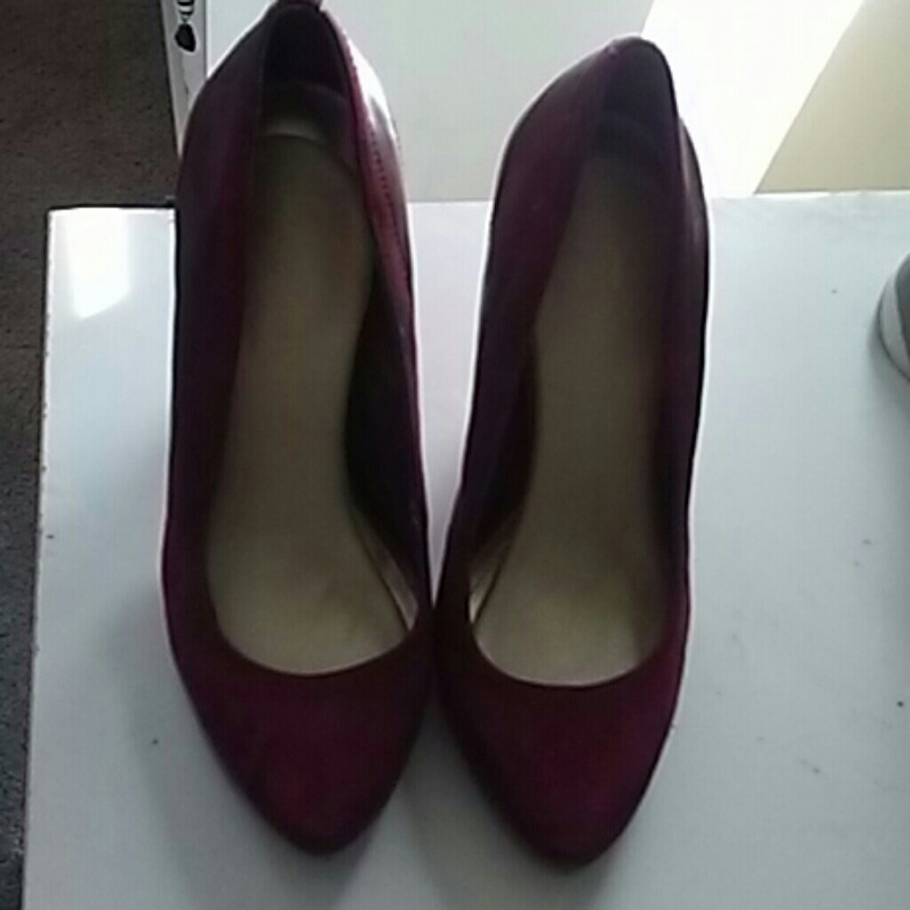 BCBG Burgundy heels