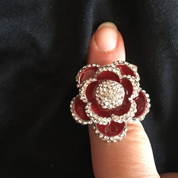New **WHITE HOUSE BLACK MARKET Beautiful Ring - Picture 1 of 2