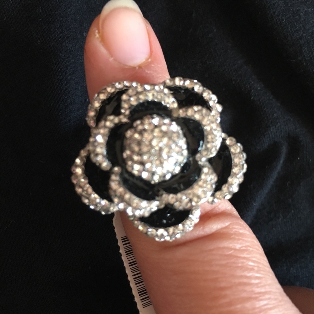 New **WHITE HOUSE BLACK MARKET Beautiful Ring