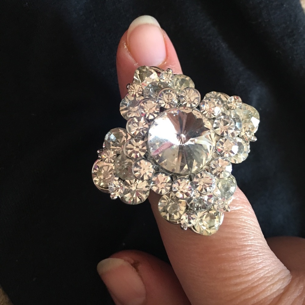 New **WHITE HOUSE BLACK MARKET Beautiful Ring