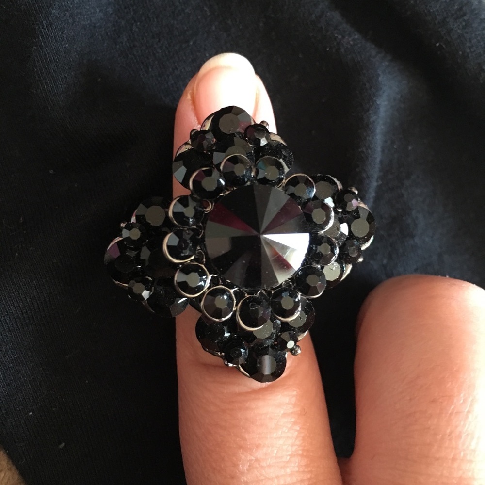 New **WHITE HOUSE BLACK MARKET Beautiful Ring