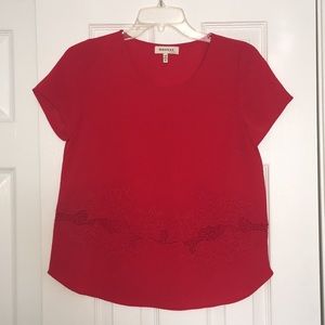 Short sleeve red shirt with lace detail