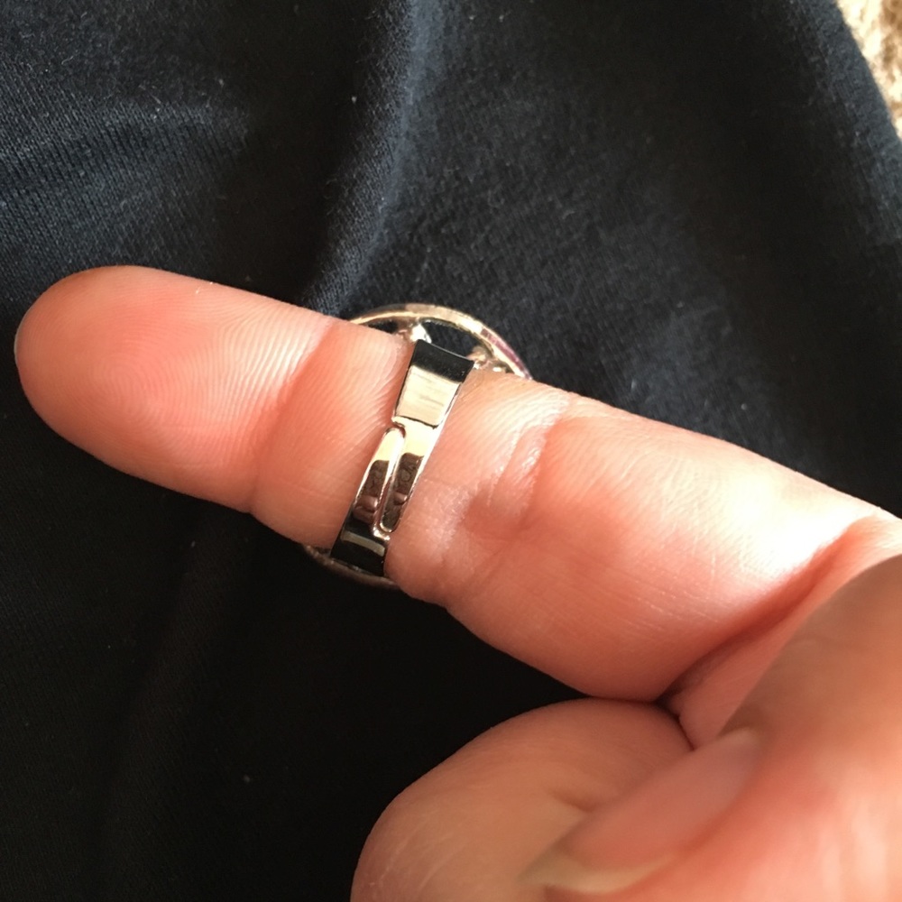 Beautiful Ring - Picture 2 of 2