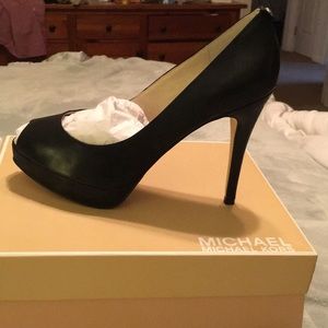 Gorgeous Michael Kors Peep Toe platform shoes