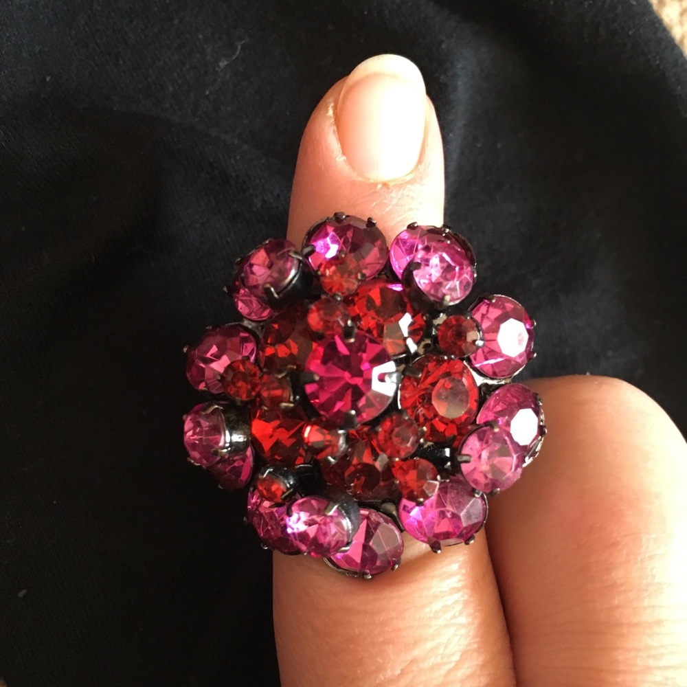 New **WHITE HOUSE BLACK MARKET Beautiful Ring