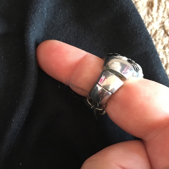 New **WHITE HOUSE BLACK MARKET Beautiful Ring - Picture 3 of 3