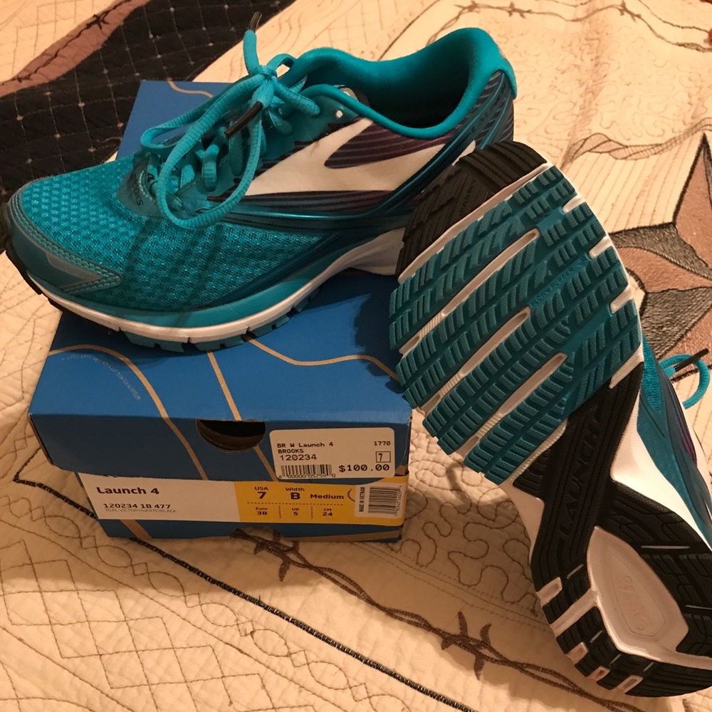 Brooks running shoes size 7 WORN ONCE