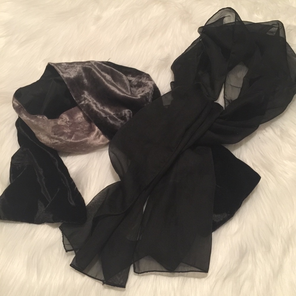 ✨🙀 $8 // S A L E ! ✌🏽  2 Elegant shawls / Scarf