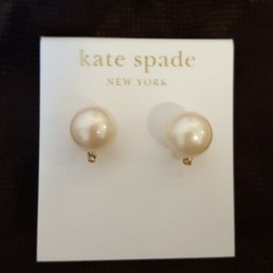 Kate Spade Metropolitan Pearl stud earrings