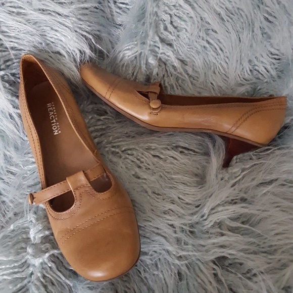 Kenneth Cole Reaction Shoes - KC Reaction Kitten Heel vintage styled pump