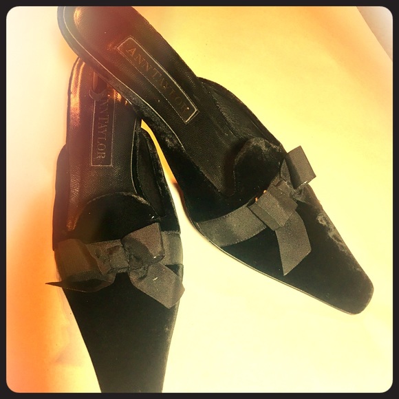 Ann Taylor velvet kitten heel mules - Picture 1 of 3