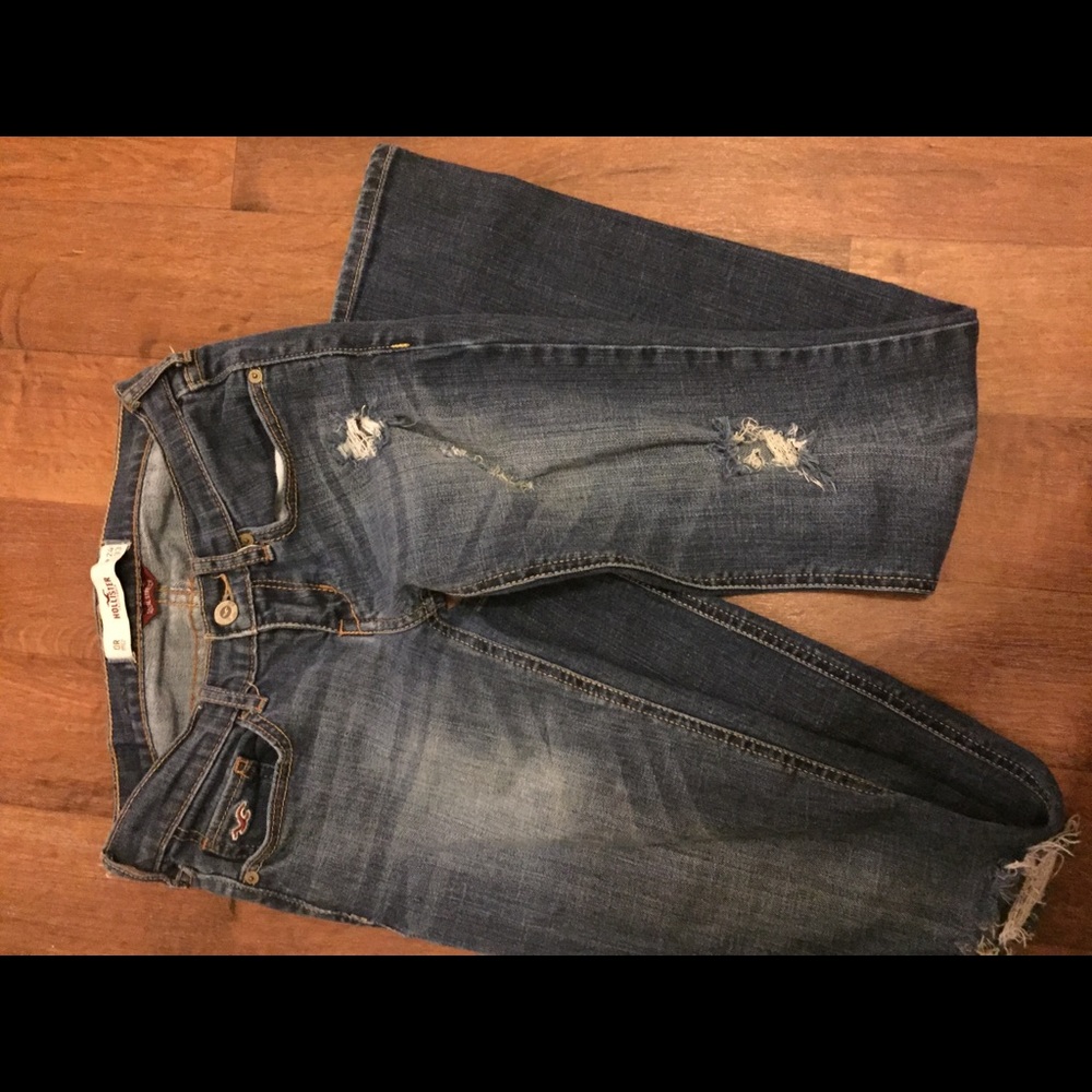 0R Hollister distressed jeans