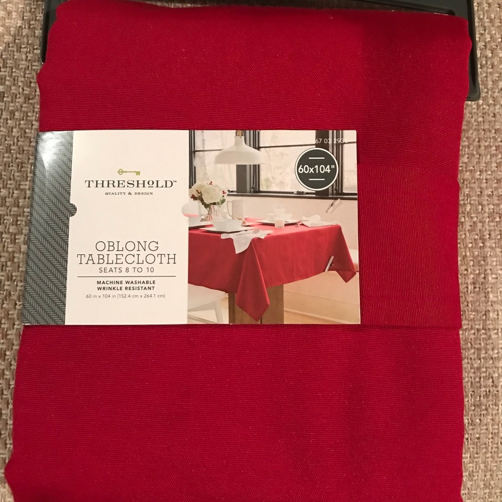 CHRISTMAS RED TABLECLOTH 60in X 104in OBLONG BNWT