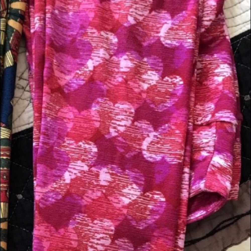 LuLaRoe OS leggings hearts