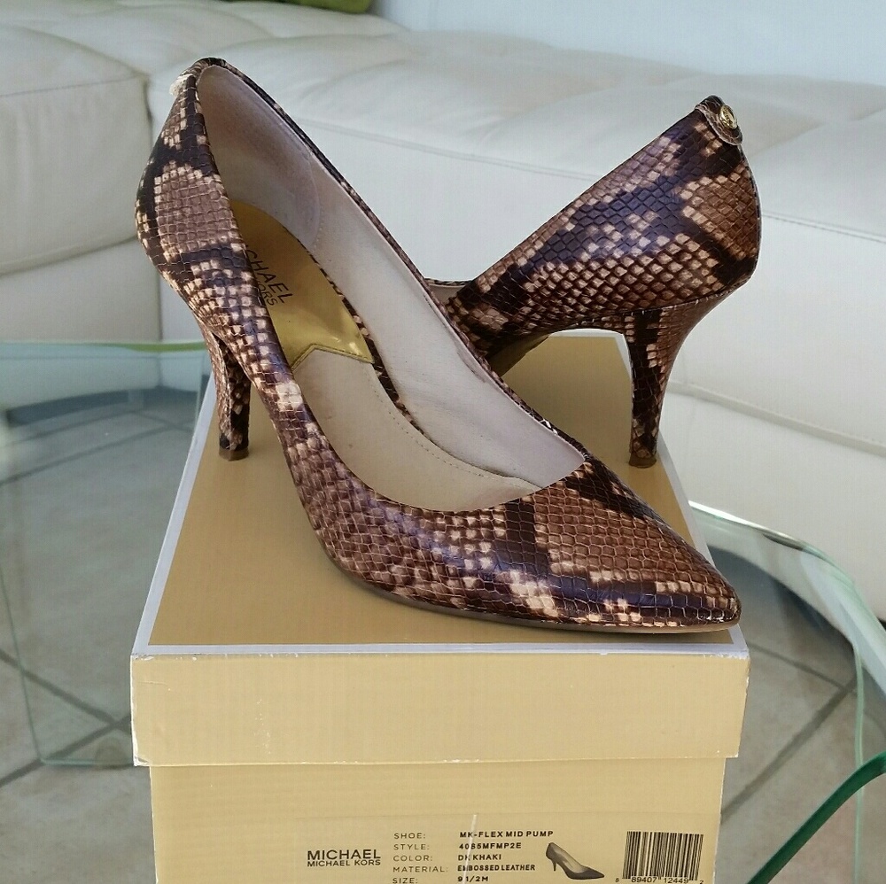 Michael Kors- Flex Mid Pump