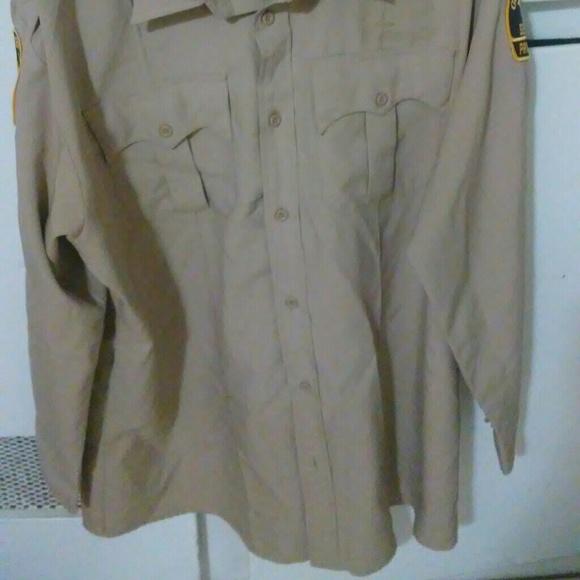 Khaki color uniform patches can be removed - Picture 2 of 3