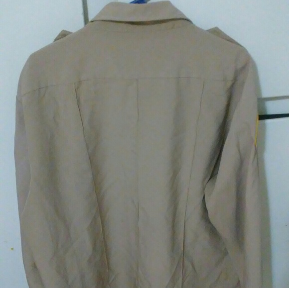 Khaki color uniform patches can be removed - Picture 3 of 3