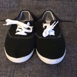 FIT LIKE A SIZE 8.5-9 BRAND NEW