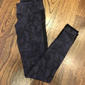 VM/MA leggings navy/black snake print size medium