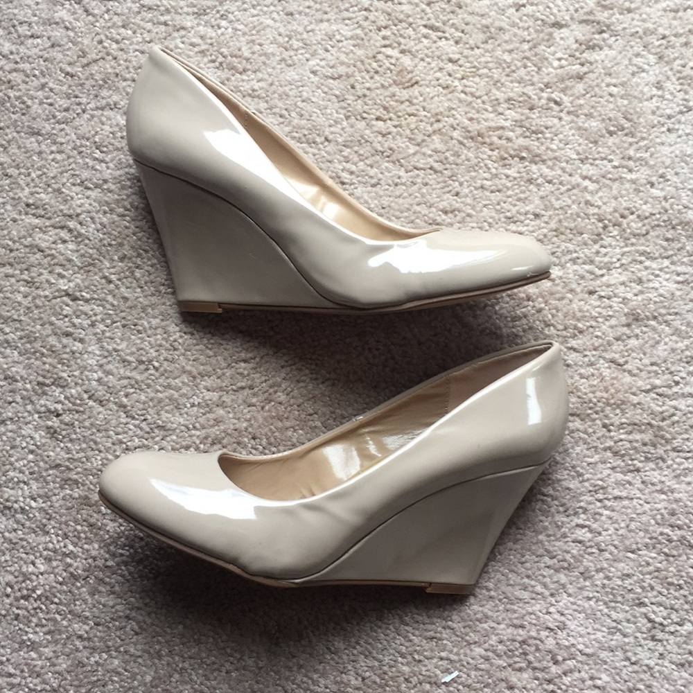 Nude wedges