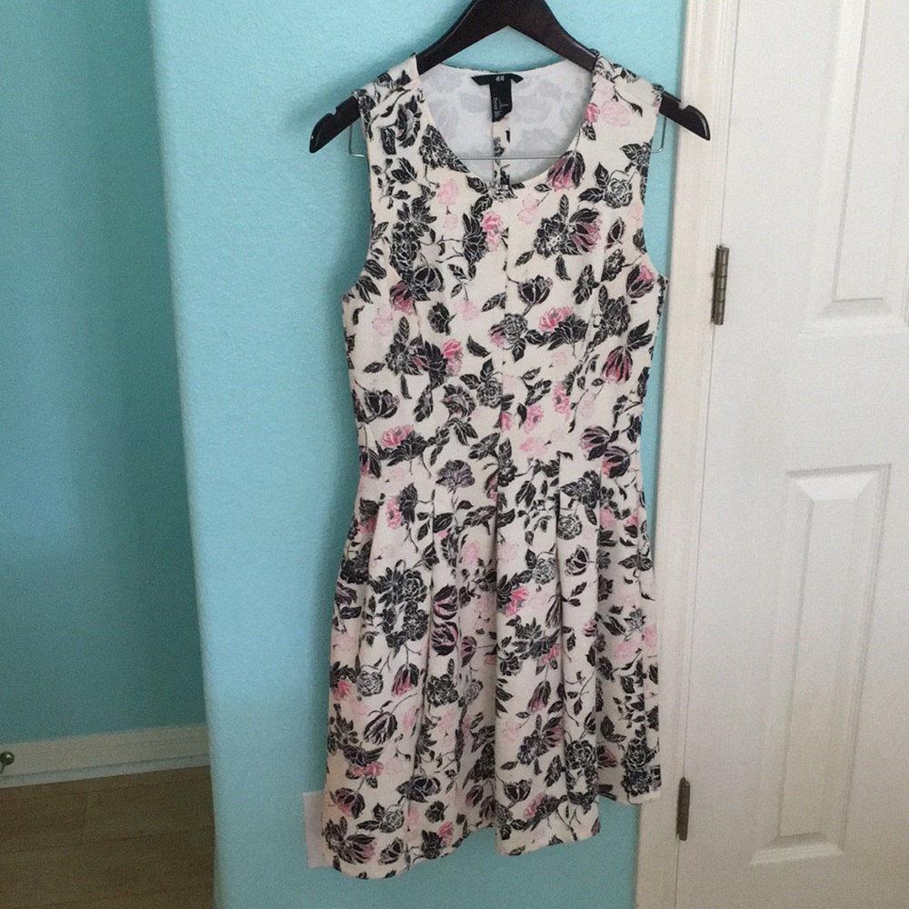 H&M Large Dress