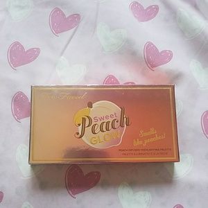 Too Faced Sweet Peach Glow