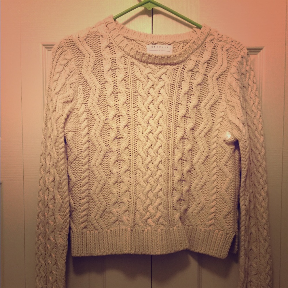 Kendall & Kylie sm white knit sweater