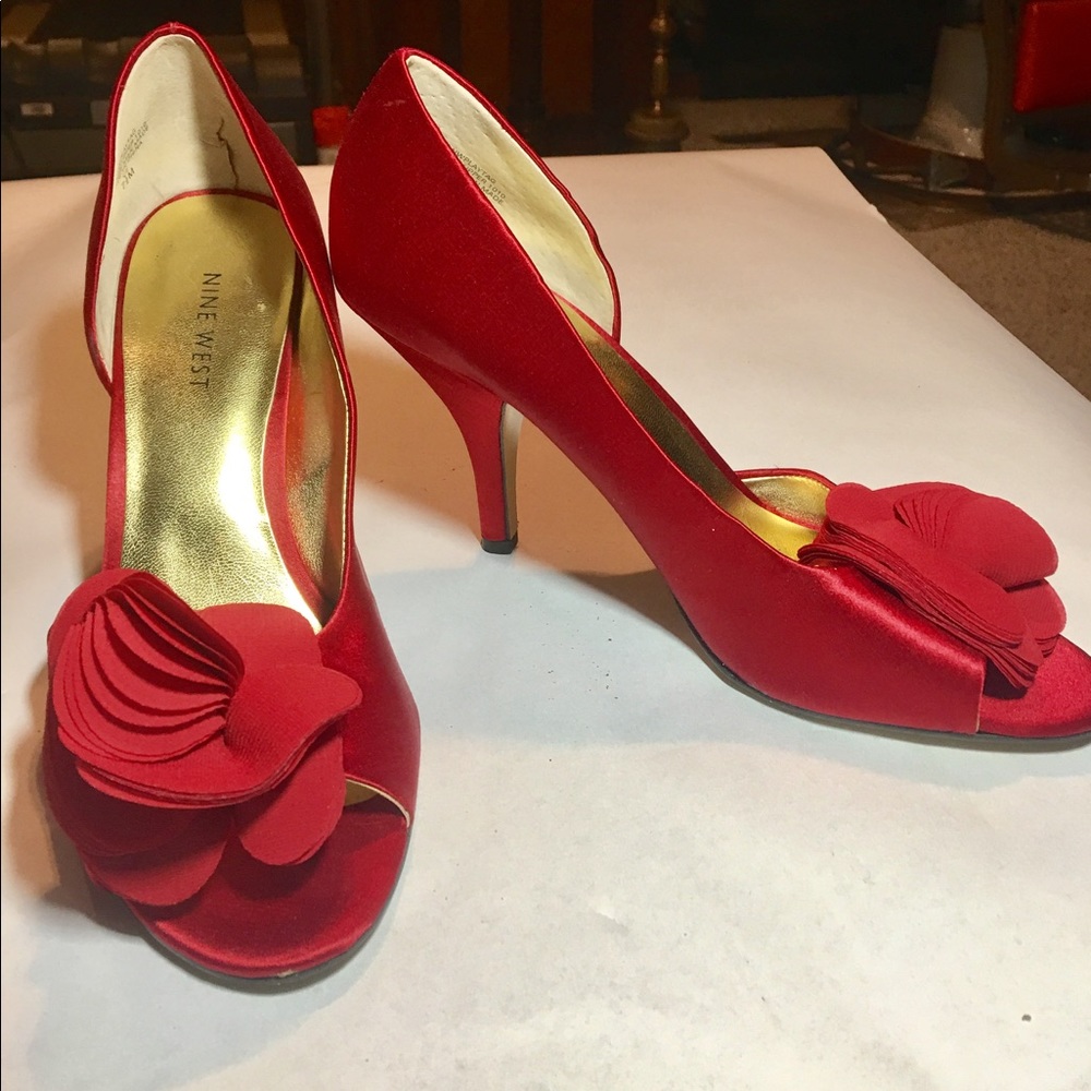 Nine West satin pumps