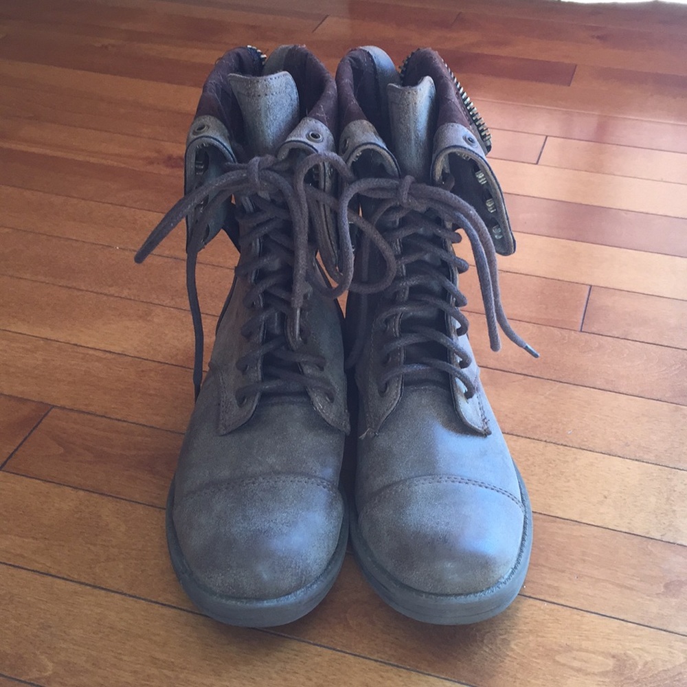 Combat boots