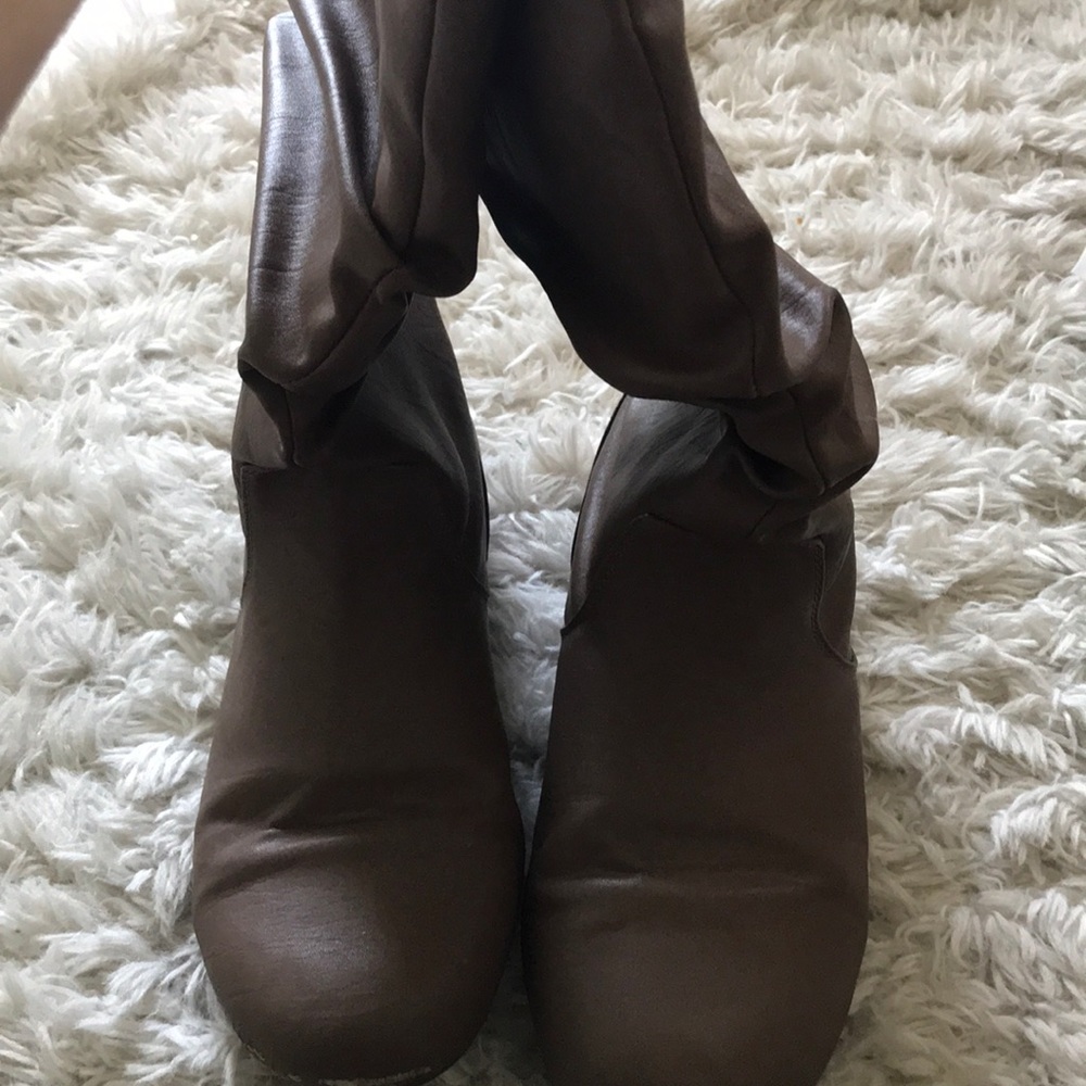 Beige boots