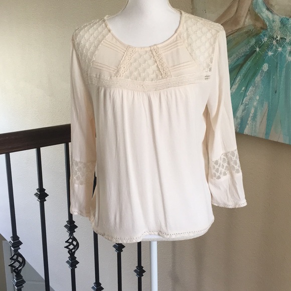 Forever 21 Tops - Romantic, cream top with lace!