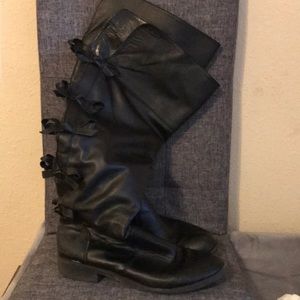 SIZE 11. Fit wide calf boots with bows.