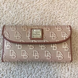 Dooney and Bourke wallet
