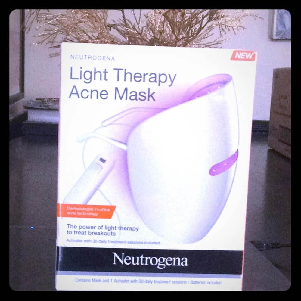 Nuetrogena Light Therapy Mask