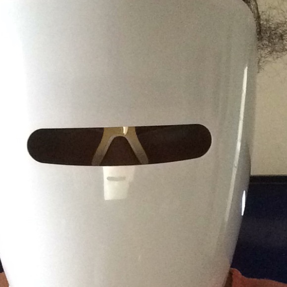 Nuetrogena Light Therapy Mask - Picture 2 of 3