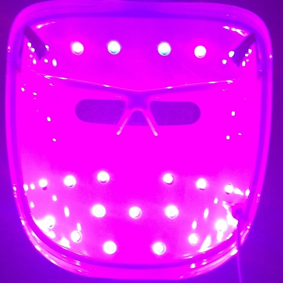 Nuetrogena Light Therapy Mask - Picture 3 of 3