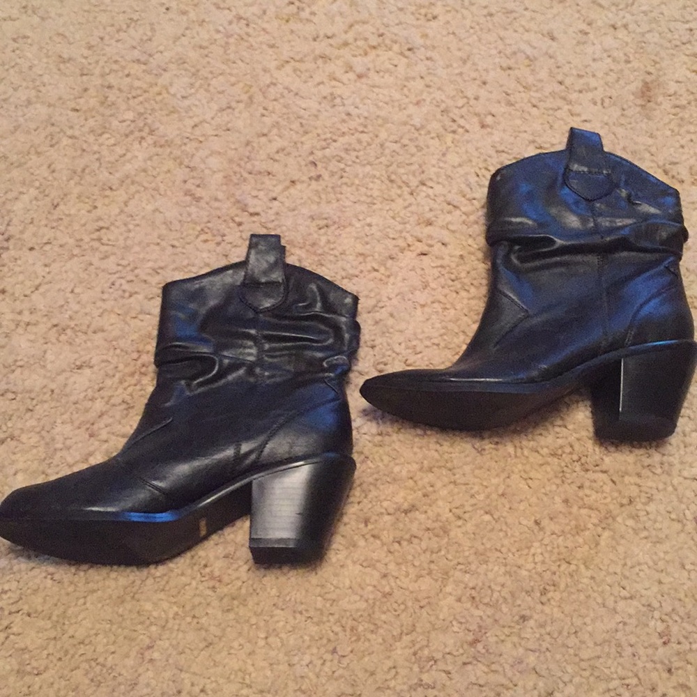 EXCELLENT COND Black Ankle Slouchy Bootie