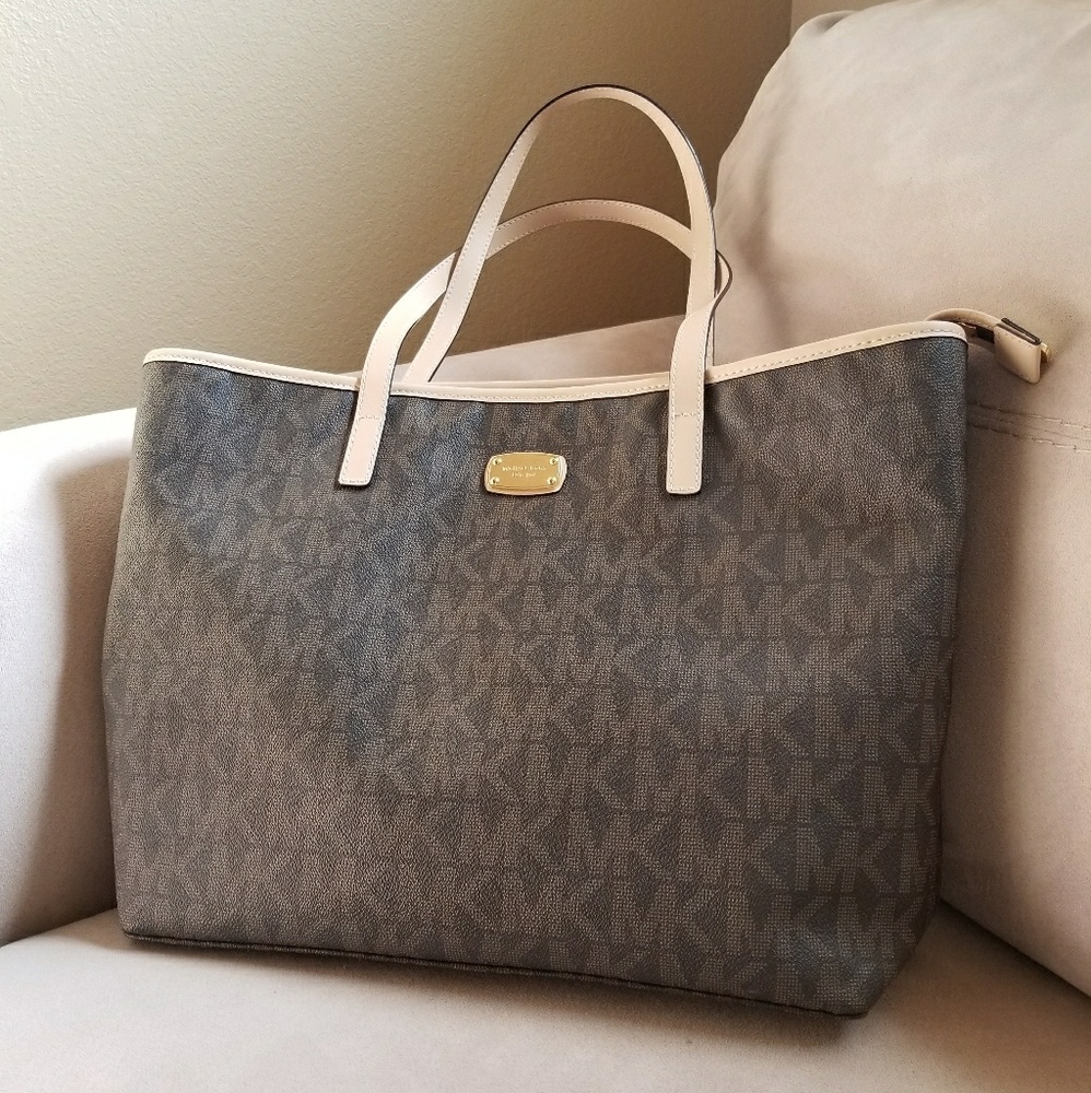 🚫 Authentic Michael Kors Carry-all Bag 🚫