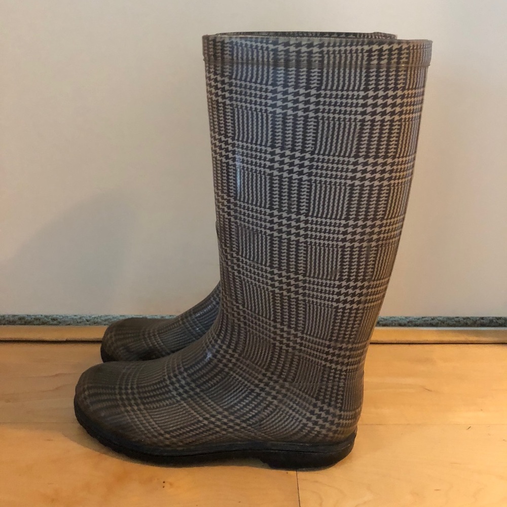 Houndstooth black and white rain boots