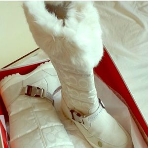 Coach logo winter boots with fur