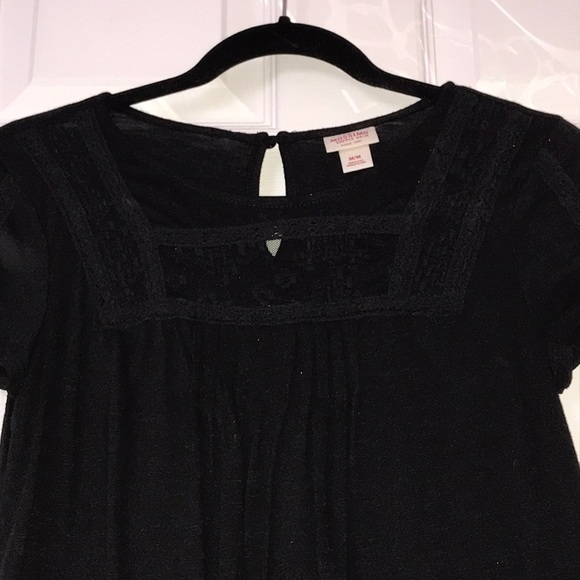 Black top - Picture 2 of 4