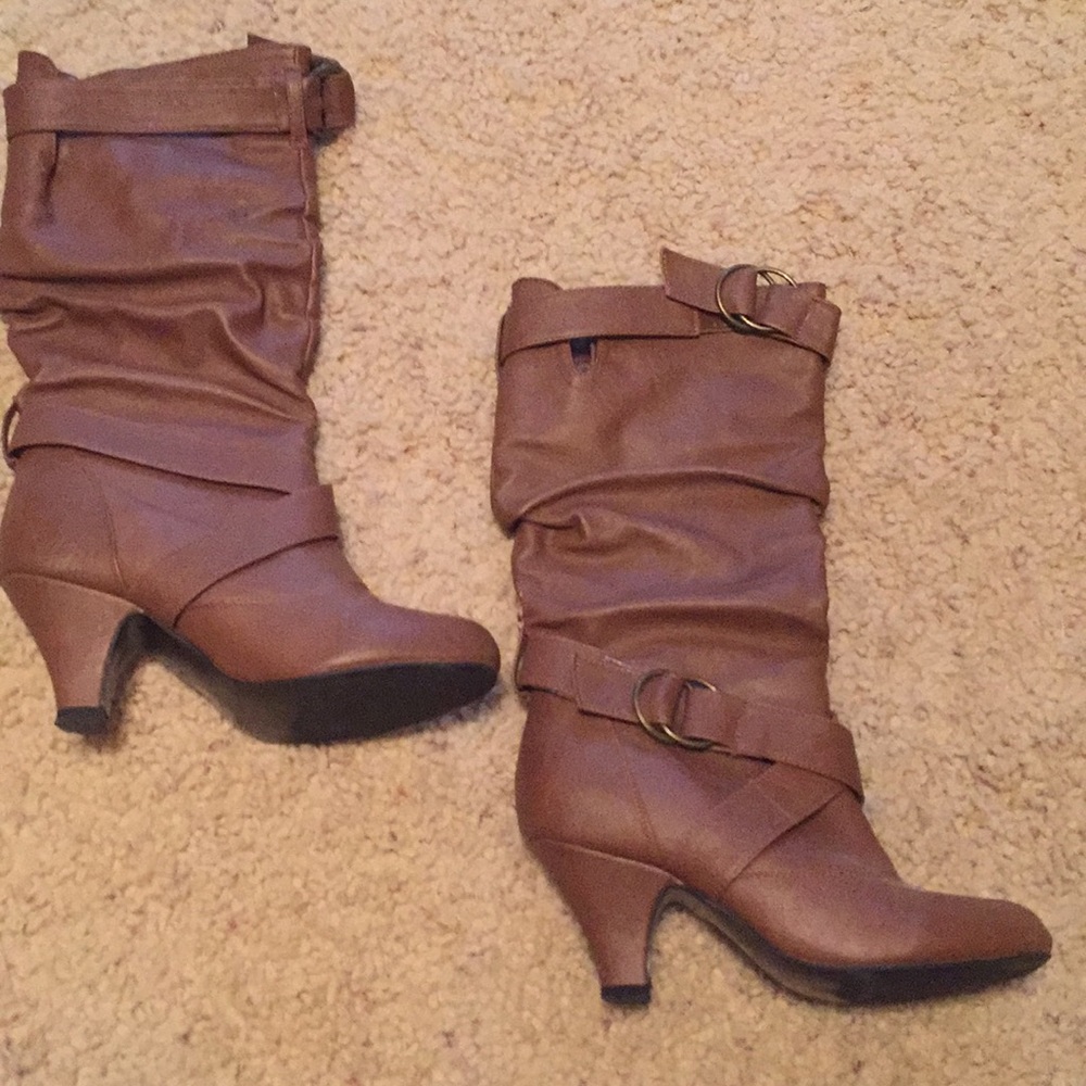 Excellent condition Brown Boots with Low Heel