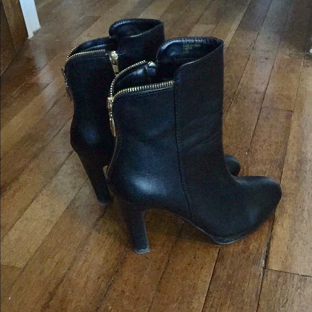 Diba Black Boots w Gold Zipper Detail