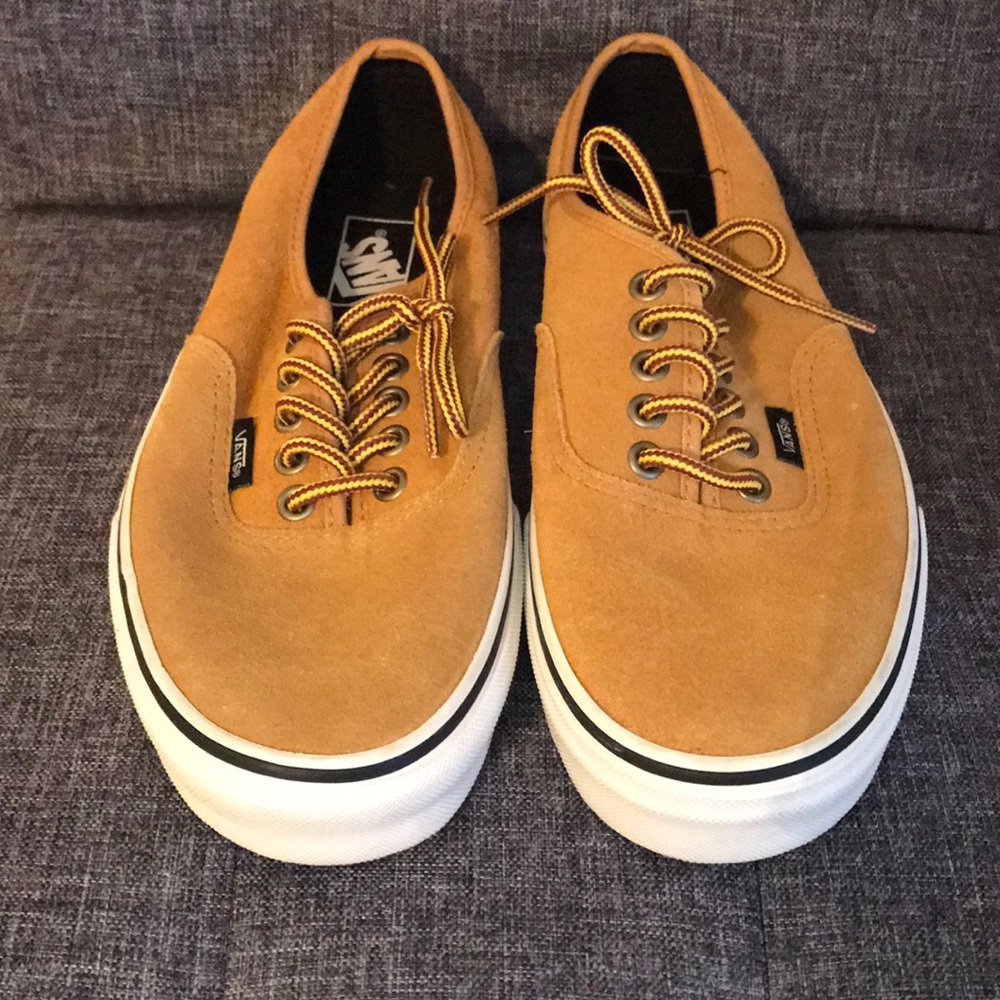 BRAND NEW MENS AIZE 7.5 VANS